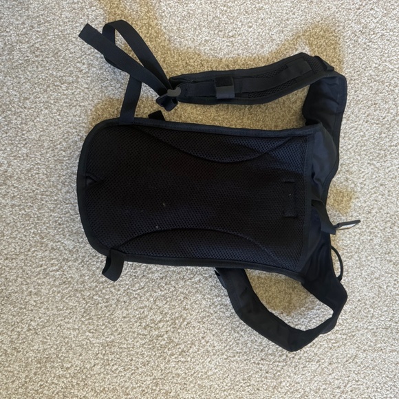 High Sierra 1.5 L Gulp Hydration Pack Running, Skiing, Hiking, Walk (No bladder) - Picture 3 of 5